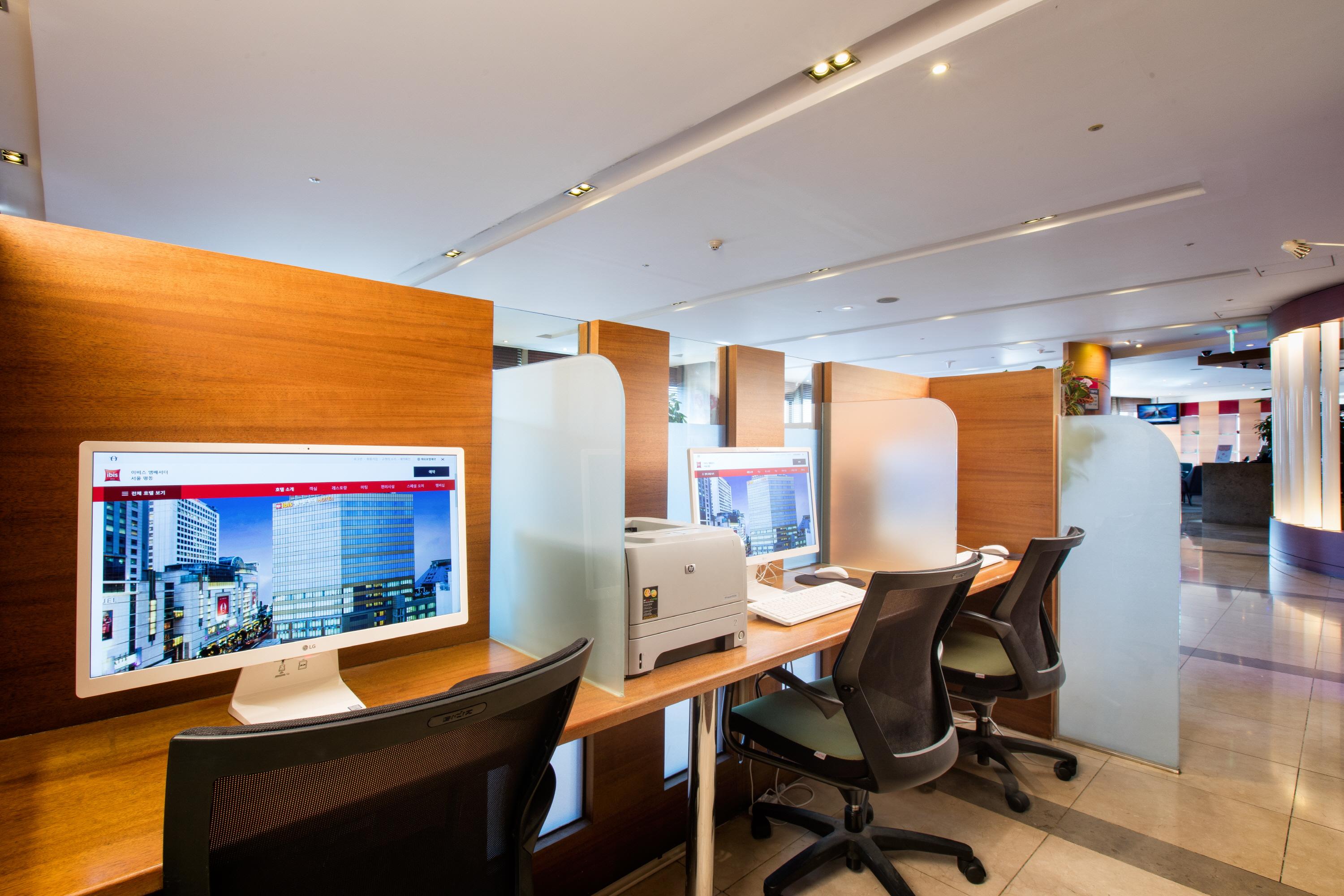 Khách sạn Ibis Ambassador Myeongdong 3*